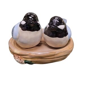New Vintage chickadee salt and paper shakers cracker barrel ceramic Collectible